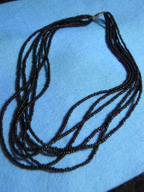BLACK BEADED NECKLACE