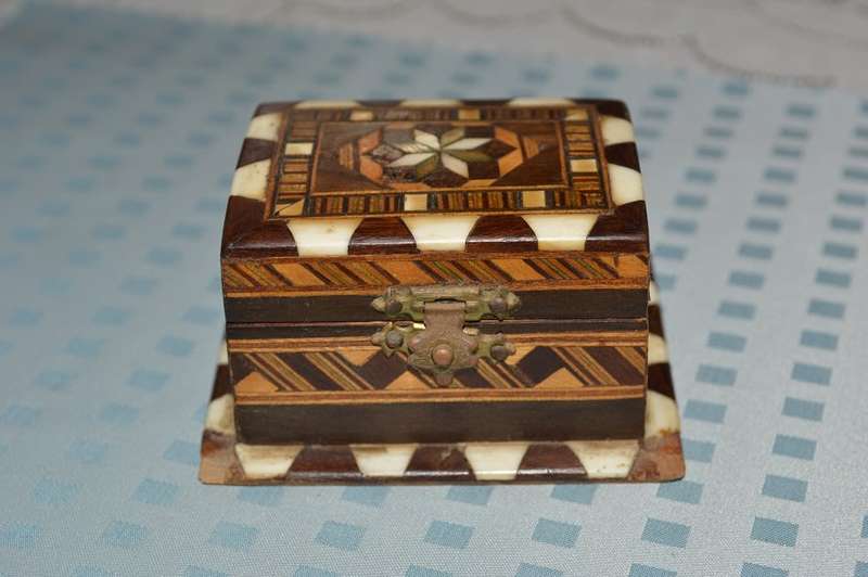 Vintage small middle eastern inlayed trinket box VERY NICE