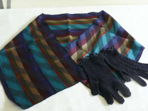 SCARVE AND HAND CROCHETED GLOVES NAVY SMALL