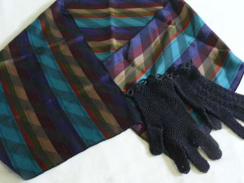 SCARVE AND HAND CROCHETED GLOVES NAVY SMALL
