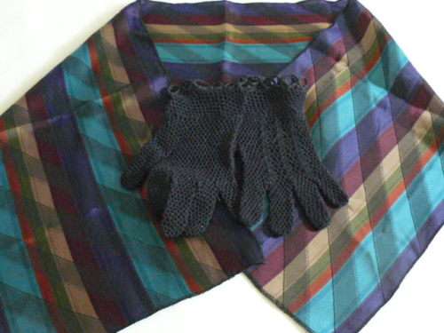 SCARVE AND HAND CROCHETED GLOVES NAVY SMALL