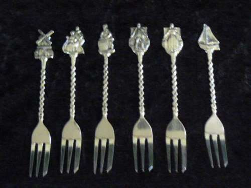 SILVER COLOURED FORKS