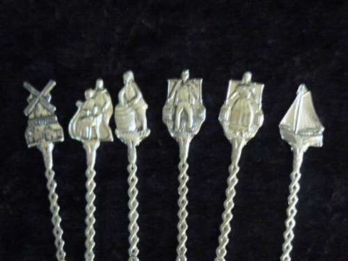 SILVER COLOURED FORKS