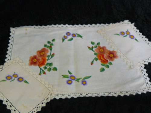 LOVELY COTTON EMBROIDERED DOILIE SET