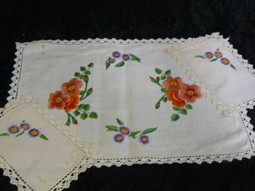 LOVELY COTTON EMBROIDERED DOILIE SET
