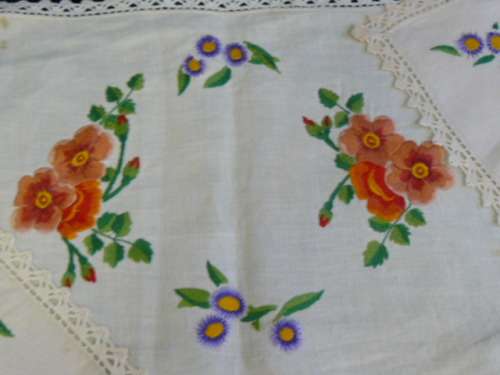 LOVELY COTTON EMBROIDERED DOILIE SET