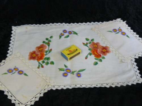 LOVELY COTTON EMBROIDERED DOILIE SET