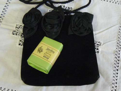 VINTAGE LIKE BAG AND FREE SOAP
