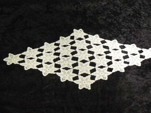 VINTAGE COTTON HAND CROCHETED DOILIE
