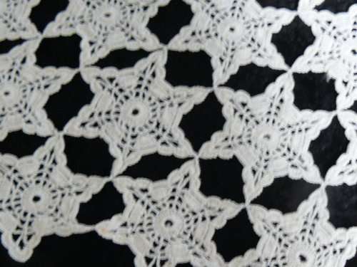 VINTAGE COTTON HAND CROCHETED DOILIE