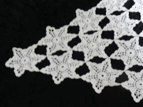 VINTAGE COTTON HAND CROCHETED DOILIE