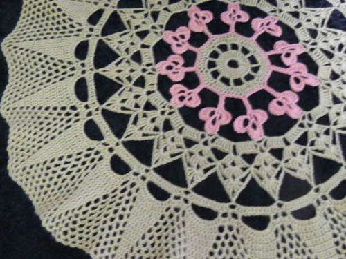 PINK AND BROWN CROCHETED DOILI 43 CM