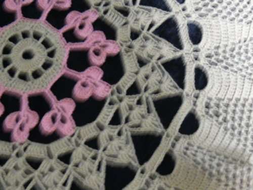 PINK AND BROWN CROCHETED DOILI 43 CM