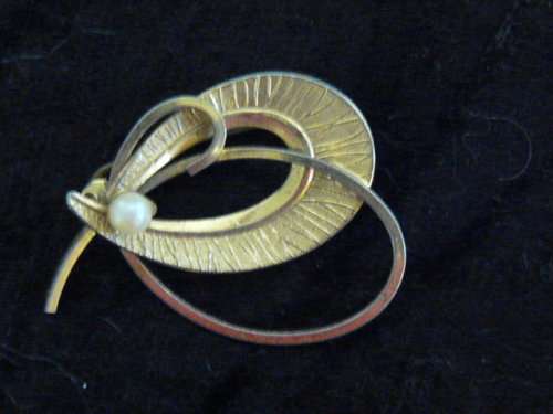 VINTAGE LIKE BROOCH