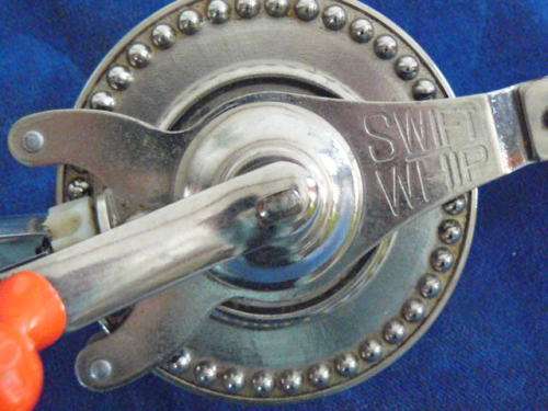 VINTAGE HAND MIXER