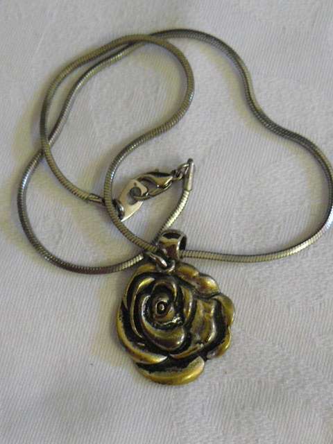 ROSE PENDANT AND CHAIN