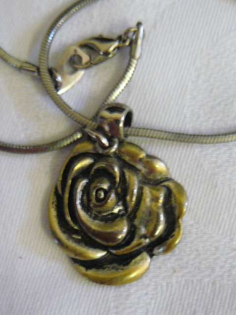 ROSE PENDANT AND CHAIN