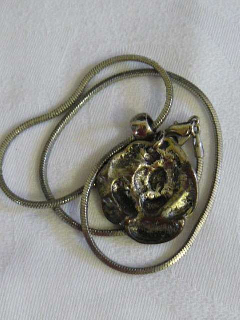 ROSE PENDANT AND CHAIN