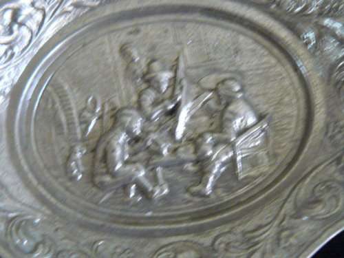 DETAILED SILVER TONED METAL WARE PIN DISH