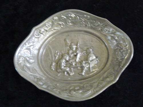 DETAILED SILVER TONED METAL WARE PIN DISH