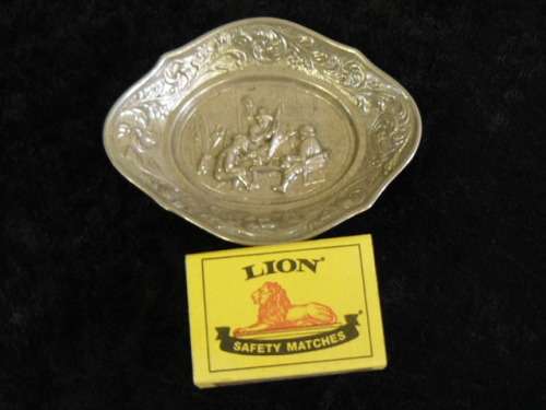 DETAILED SILVER TONED METAL WARE PIN DISH