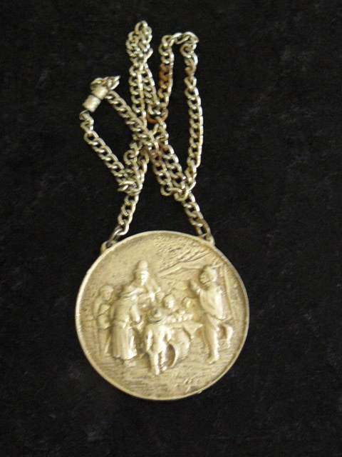 SILVER TONED DETAILED NECKLACE AND PENDANT