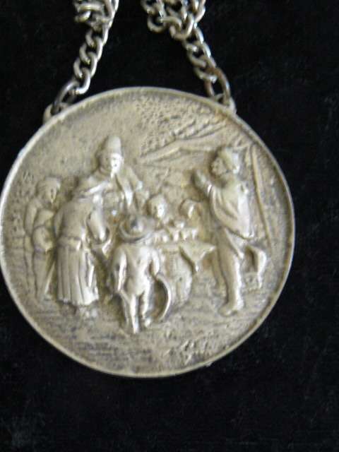 SILVER TONED DETAILED NECKLACE AND PENDANT