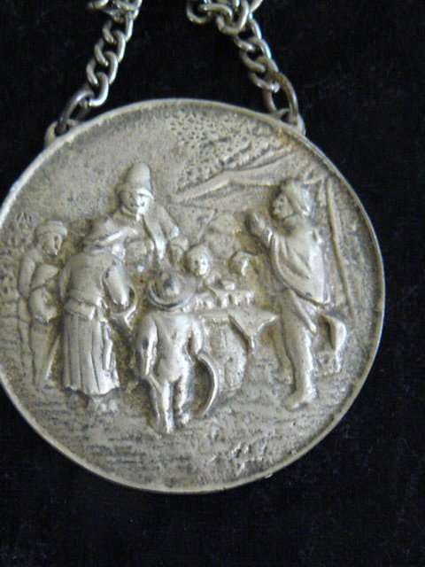 SILVER TONED DETAILED NECKLACE AND PENDANT