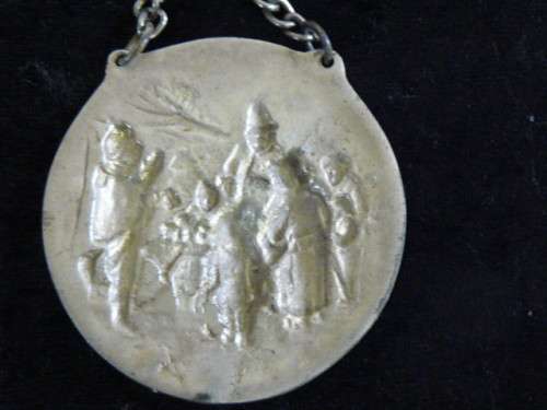 SILVER TONED DETAILED NECKLACE AND PENDANT