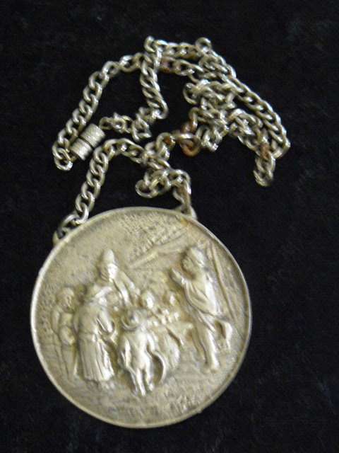 SILVER TONED DETAILED NECKLACE AND PENDANT