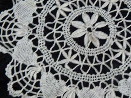 VERY FINE HAND CROCHETED DOILIE 25 CM