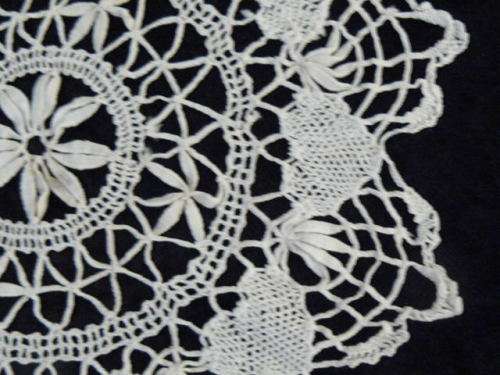 VERY FINE HAND CROCHETED DOILIE 25 CM