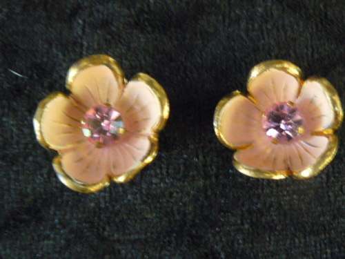 CLOP ONS FASHION EARRINGS