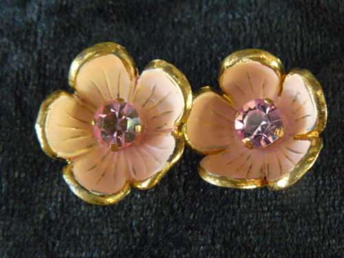 CLOP ONS FASHION EARRINGS