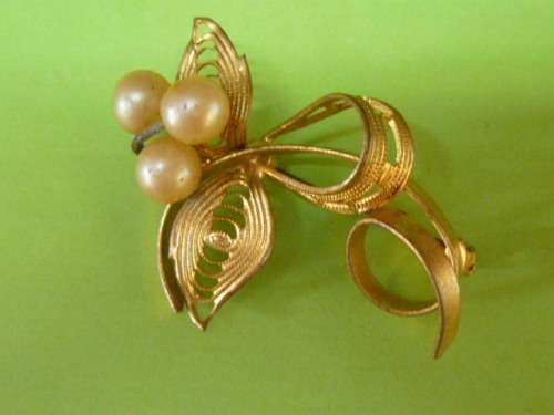 FOUX PEARL BROOCH