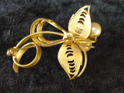FOUX PEARL BROOCH