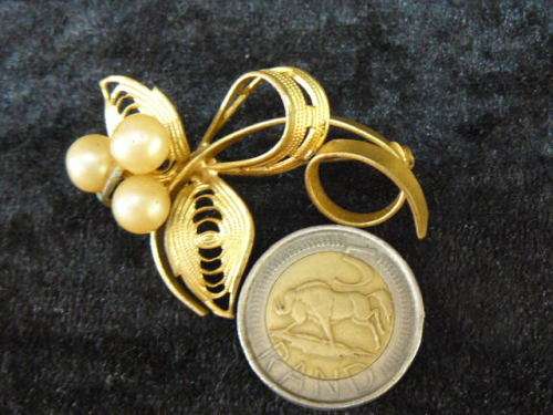 FOUX PEARL BROOCH