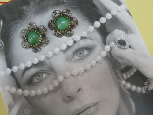 GREEN STONE EARRINGS IN SILVER METALWARE