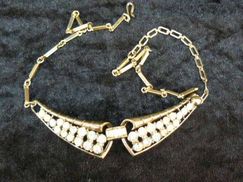 GOLD TONED WITH STONES NECKLACE 43.5 CM
