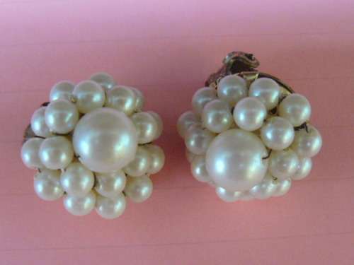 FOUX PEARL CLIP ONS