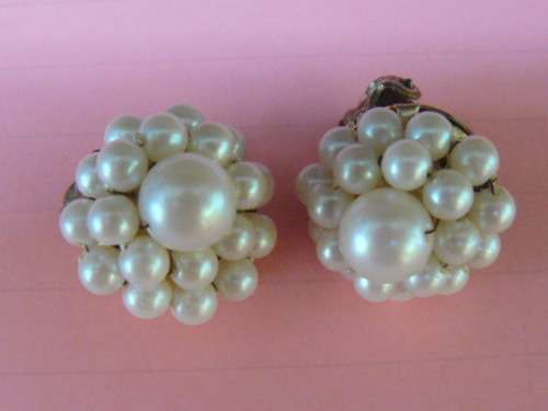 FOUX PEARL CLIP ONS