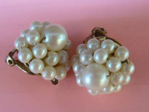 FOUX PEARL CLIP ONS