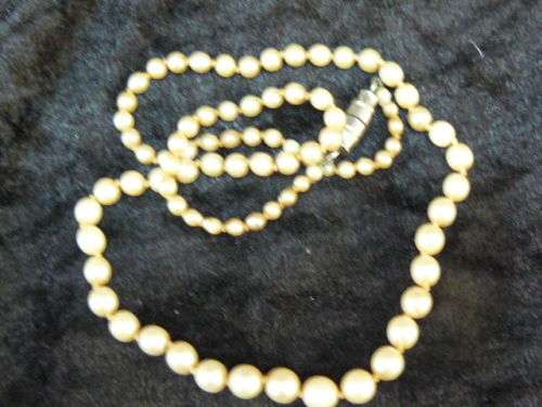 FOUX PEARL NECKLACE 40 CM