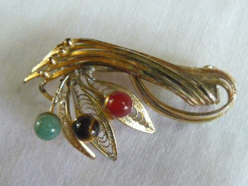 GOLD TONED BROOCH WITH SEMI PRECIOUS STONES FILIGREE