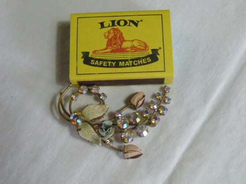 BROOCH GOLD TONED SHIMMERING BLING AND ENAMEL