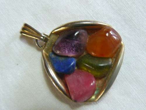 GOLD TONED PENDANT WITH SEMI PRECIOUS STONES