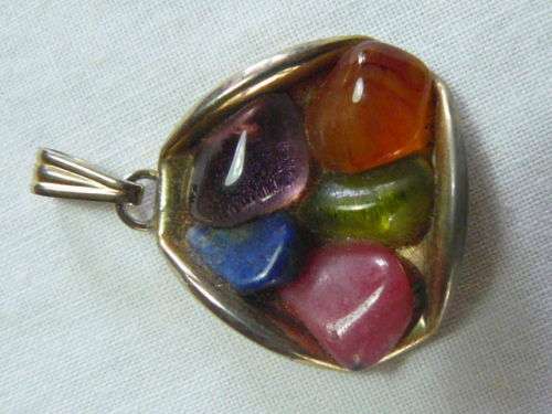 GOLD TONED PENDANT WITH SEMI PRECIOUS STONES