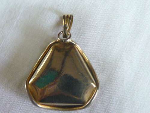 GOLD TONED PENDANT WITH SEMI PRECIOUS STONES