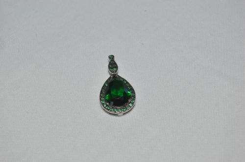 Stunning green stoned tear drop pendant