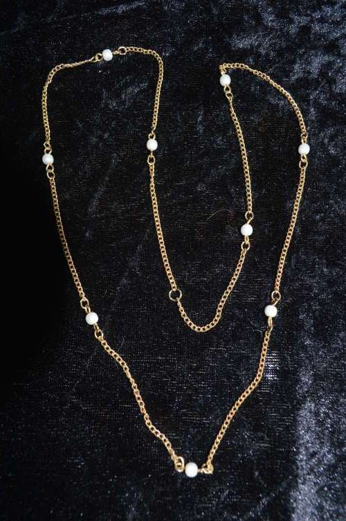Lovely dainty faux pearl necklace with gold trim